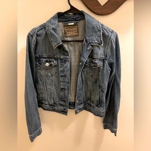 Levi’s Crop style denim jacket